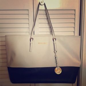 Large Michael kors bag, excellent condition